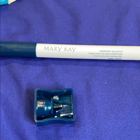 MK Weekender eye pencil. Sage - Picture 4 of 5